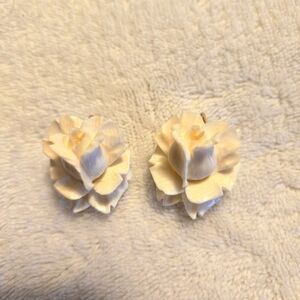 Vintage WRE Cream Carved Rose Screw Back Earrings 12K Gold Filled
